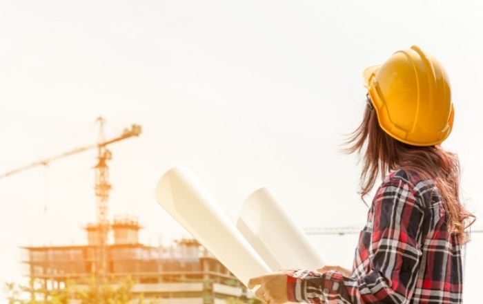 Mulheres na construção civil: avanços e desafios